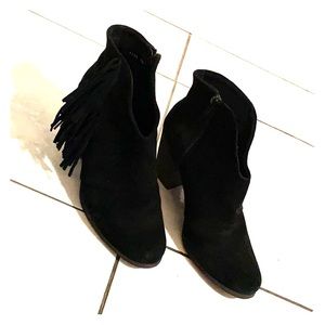 Booties with tassel
